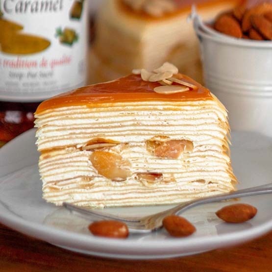 caramel cake with almond